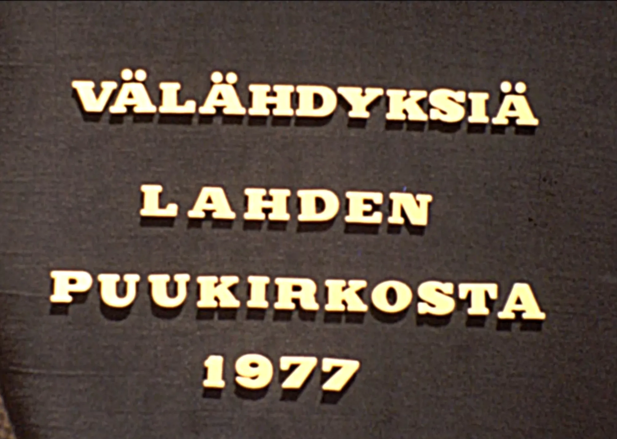 Puukirkko ja muita välähdyksiä